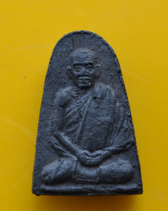 พระผงรูปเหมือนพระคุณเจ้าดาบส สุมโน