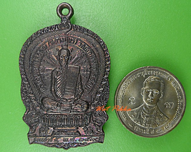เหรียญนั่งพานรุ่น๑หลวงปู่แร่ วัดเชิดสำราญ ชลบุรี .148.*