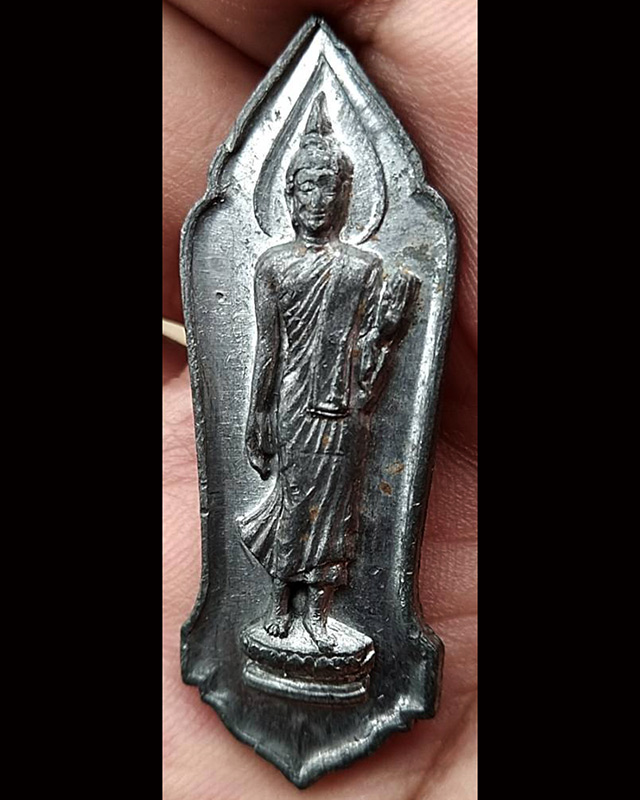 1.พระลีลา 25 พุทธศตวรรษ เนื้อชิน พิมพ์เท้าซ้ายเรียว