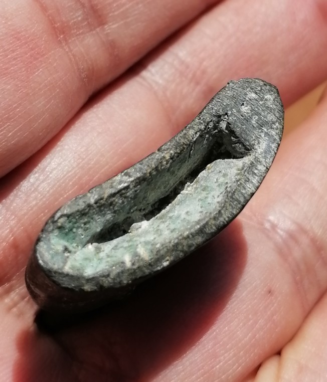 งั่งตาโปน​ นิ้วกระดกซ้าย​ เกศตรง​ เนื้อสำริดเก่าๆ​ ไม่ทราบแหล่งที่มา เคาะเดียว    