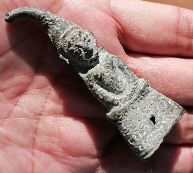 งั่งตาโปน​​ เกศขวา​ เนื้อสำริดเก่าๆ​ ไม่ทราบแหล่งที่มา เคาะเดียว   