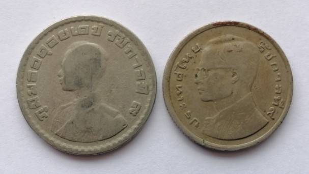 เหรียญหนึ่งบาท มา 2 เหรียญ เคาะเดียว(AK109)​