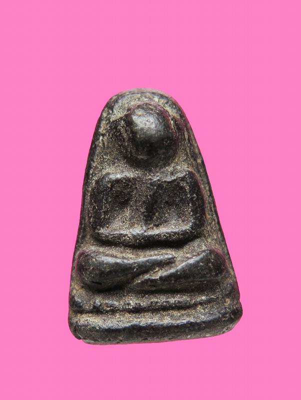 พระผง หลังฝั่งอะไรบางอย่าง