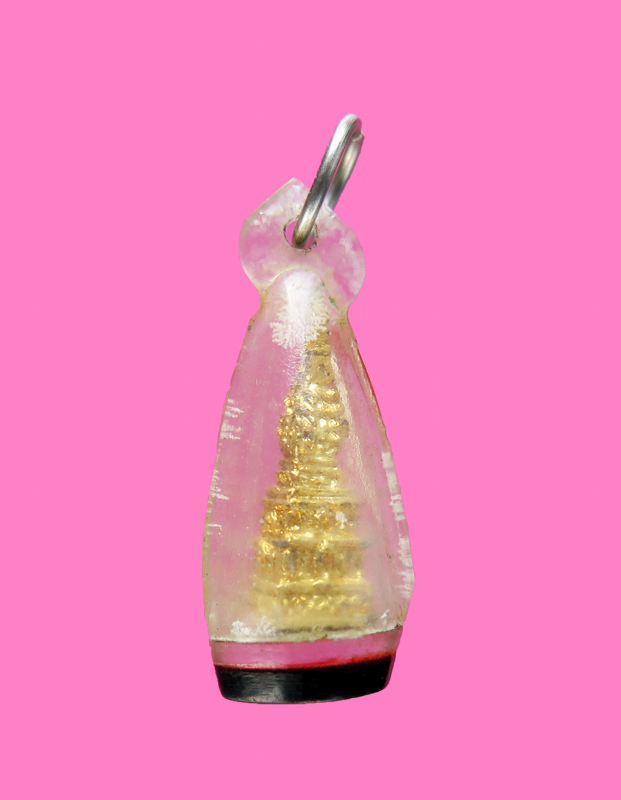 พระธาตุซักแห่ง เนื้อกะหลั่ยทอง เลี่ยมเก่า