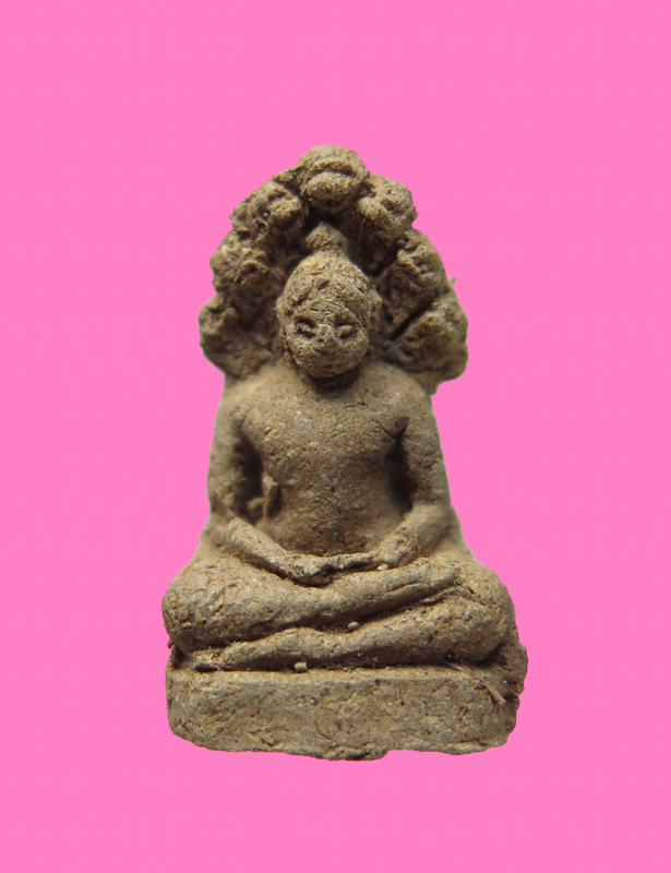 หลวงพ่อพุทธวิเศษ วัดทุ่งศรีวิไล (ปางนาคปรก) เนื้อผงว่าน