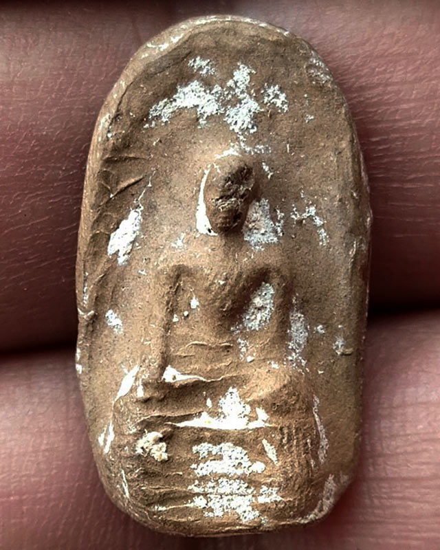 พระเนื้อดินเก่าๆ สูง 2.5 ซ.ม. พระบ้านเก่าเก็บหลายสิบปี ไม่ทราบที่