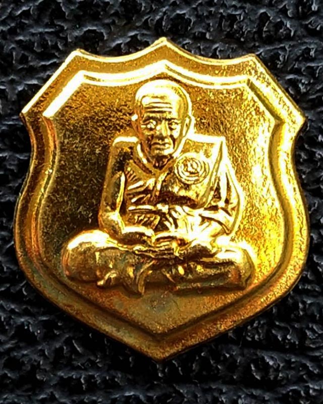 3.เหรียญอาร์ม หลวงปู่ทวด วัดช้างให้ เนื้อฝาบาตร ขนาดสูงประมาณ 2 ซ.ม.