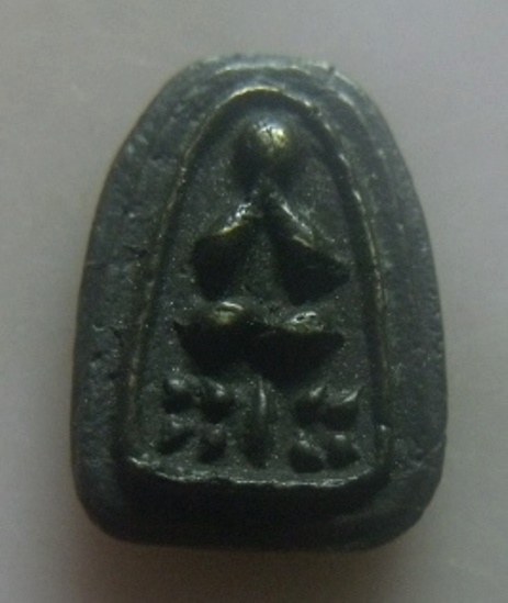 **เบา​ๆ​**พระปิดตามหาลาภ พิมพ์ซู้มกอนั่งบัว เนื้อโลหะผสม เก่า ไม่ทราบที่**เนื้อจัด สวยๆ