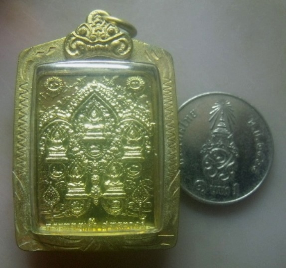 **เบาๆ**เหรียญยันต์โอมมหารวย รุ่น๑ หลังพระพุทธเจ้า ๕ พระองค์**เสริมดวง หนุนดวงดี เลี่ยมไมครอน สวยๆ