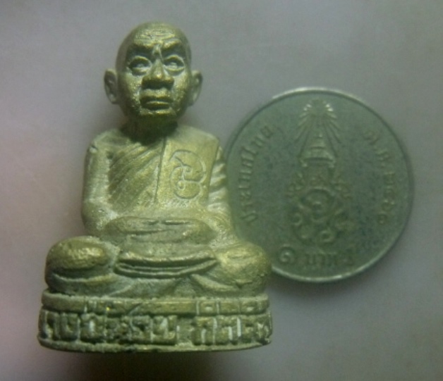 **เบาๆ**รูปหล่อโบราณ รุ่นแรก หลวงปู่น้อย วัดโนนสวรรค์ จ.เพชรบูรณ์**ตอกโค้ด สวยๆ