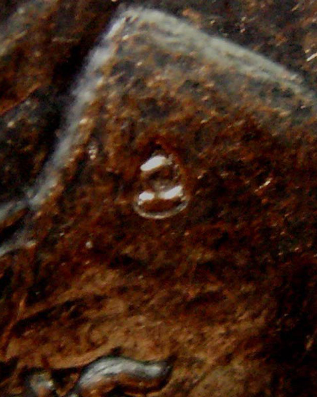 8.เหรียญนวพร (หลังเต่า) หลวงพ่อคูณ วัดบ้านไร่ ศูนย์การทหารปืนใหญ่สร้างถวาย ตอกโค้ด พ.ศ. 2537 พร้อมกล