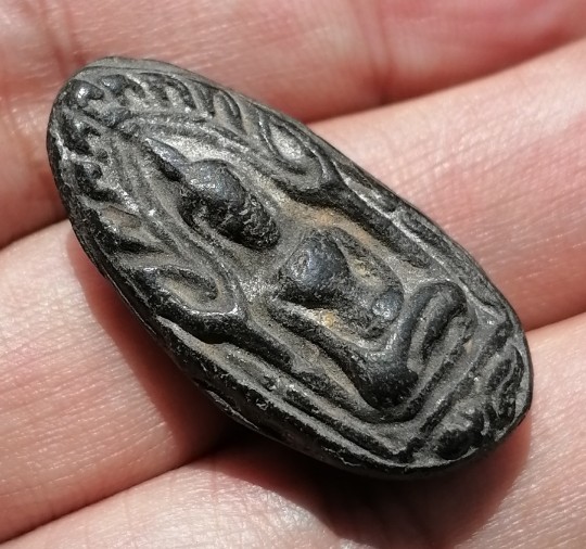 พระขุนแผนไข่ผ่าซีก​ หลวงพ่อดี วัดพระรูป จ.สุพรรณบุรี เคาะเดียว