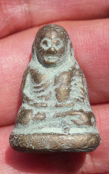 หลวงพ่อเงิน วัดบางคลาน อ.โพทะเล จ.พิจิตร กล่องเดิมๆ เก่าเก็บ มาพร้อมขี้เบ้าเต็มๆ เคาะเดียว   