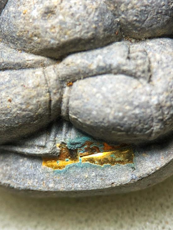 พระปิดตามหาลาภสารพัดดี หลวงพ่อคูณปริสุทโธ เนื้อผงใบลานหลังฝังปรก ออกวัดบ้านคลอง ปี2538