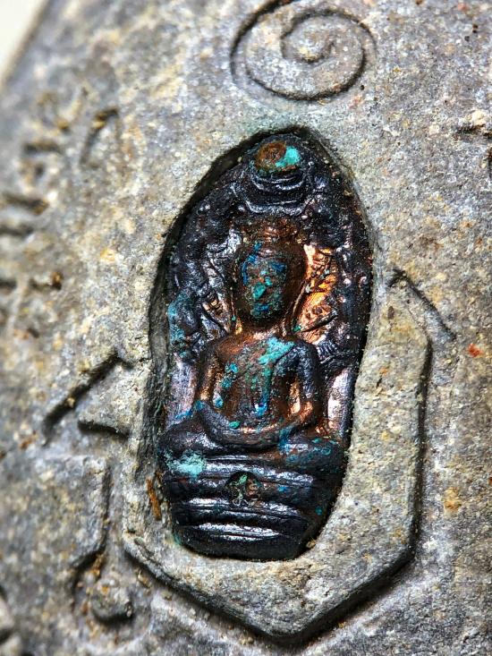 พระปิดตามหาลาภสารพัดดี หลวงพ่อคูณปริสุทโธ เนื้อผงใบลานหลังฝังปรก ออกวัดบ้านคลอง ปี2538