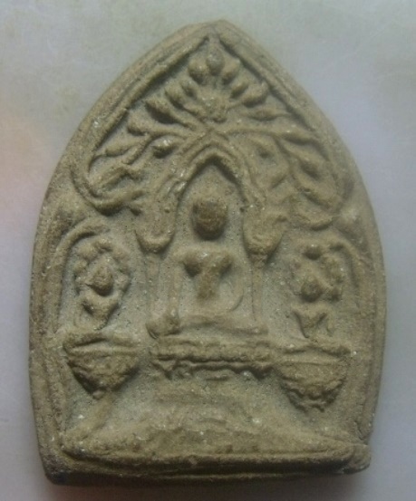 **เบา​ๆ​**พระซุ้มกระรอกกระแต เนื้อดินผสมผง เก่าๆ ไม่ทราบที**สวยๆ เชิญชมครับ