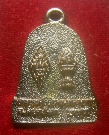 **เบาๆ**เหรียญหล่อพระพุทธชินราช รุ่น ๖๓๙ พิมพ์ทรงระฆัง วัดพระศรีรัตนมหาธาตุ พิษณุโลก**กล่องเดิม สวยๆ