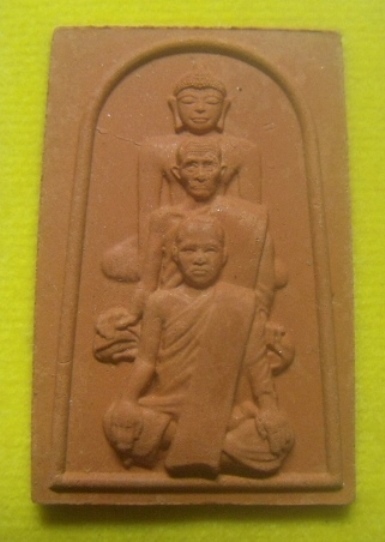 **เบาๆ**พระผงหลวงพ่อรวย รุ่น รวย ๑๒๙ ปี วัดตะโก หลังไก่คู่ ปี ๒๕๖๒**พร้อมกล่องเดิม สวยๆ