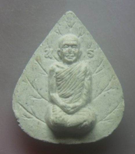 **เบาๆ**พระผงรูปเหมือน พิมพ์ใบโพธิ์หลังยันต์ ท่านเจ้าคุณนรฯ รุ่นพระธรรมขันธ์ ปี ๒๕๕๕**สวยๆ