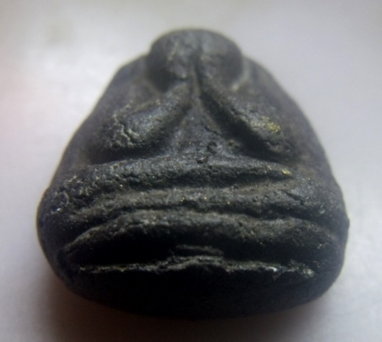 **เบา​ๆ​**พระปิดตาหลังแบบ เนื้อผงคลุกรัก เก่าๆ เนื้อหยุบหยับ ไม่ทราบที่**สวยๆ เชิญชมครับ