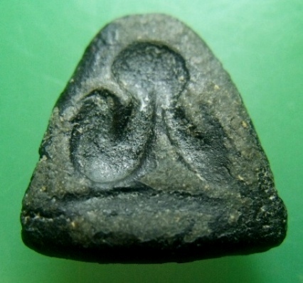 **เบา​ๆ​**พระปิดตาหลังแบบ เนื้อผงใบลานลงรัก แห้งเก่า ไม่ทราบที่**เชิญชมครับ