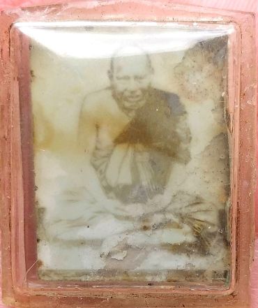 *รูปถ่ายอัดกระจก หลวงพ่อปาน วัดคลองด่าน สมุทรปราการ หลังยันต์ รุ่นแรก ออกวัดสว่างอารมณ์ ปี๒๕๑๗*