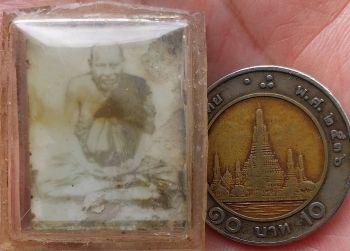 *รูปถ่ายอัดกระจก หลวงพ่อปาน วัดคลองด่าน สมุทรปราการ หลังยันต์ รุ่นแรก ออกวัดสว่างอารมณ์ ปี๒๕๑๗*