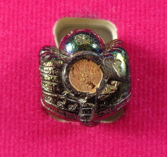 ลูกอมเสือรุ่น 168 หลวงปู่แสน วัดบ้านหนองจิก จ.ศรีสะเกษ เนื้อผิวรุ้งอุดผง สวยครับ