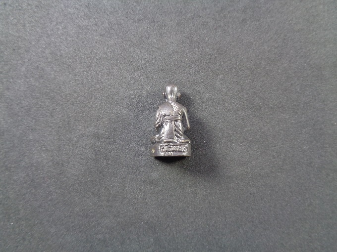 รูปหล่อหลวงพ่อเพี้ยน วัดเกริ่นกฐิน จ.ลพบุรี งานทอดกฐินปี58 สวยครับ