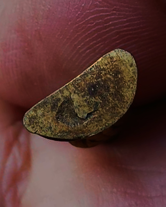 พระพิมพ์พระชัยวัฒน์ รุ่นสิงหเสนีย์ ท่านเจ้ามา วัดจักรวรรดิราชาวาส (วัดสามปลื้ม) ขนาดสูง 1.7 ซ.ม. พระ