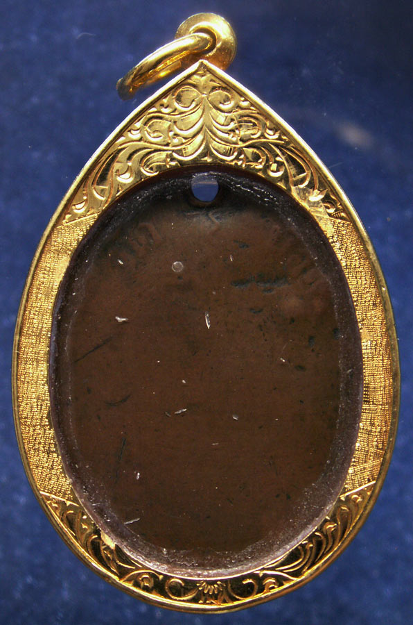 เหรียญรุ่นแรก หลวงพ่ออยู่ วัดบางน้อย จ.สมุทรสงคราม พ.ศ. 2459 เลี่ยมทอง