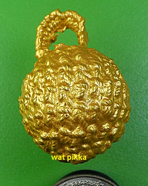 แก้วเพชรัตน์ถักเชือกลงทอง หลวงพ่อกาหลง วัดศรีประดู่ อุบลราชธานี .4201.*