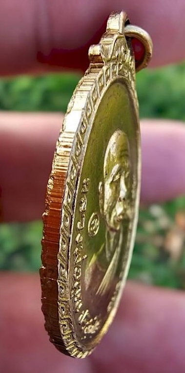 ***พระดีปีลึกๆ***เหรียญหลวงพ่อคูณปริสุทโธ เนื้อทองแดงกะหลั่ยทอง ออกวัดใหม่พิเรนทร์ ปี2519