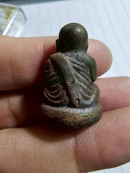 รูปหล่อหลวงพ่อเงิน พิมพ์เบ้าทุบ เนื้อนวะโลหะ(ผิวไฟโบราณ) ปี2540 กล่องวัดเดิมๆครับ