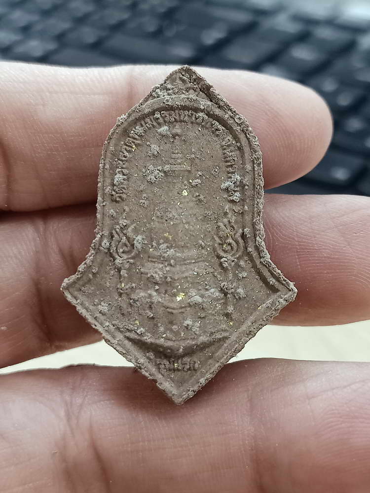 5-18 พระผงท้าวเวสสุวรรณ รุ่นแรก ปลดหนี้ชนะจน รวยพันล้าน วัดอัมพวัน มุกดาหาร 2565 กล่องเดิม