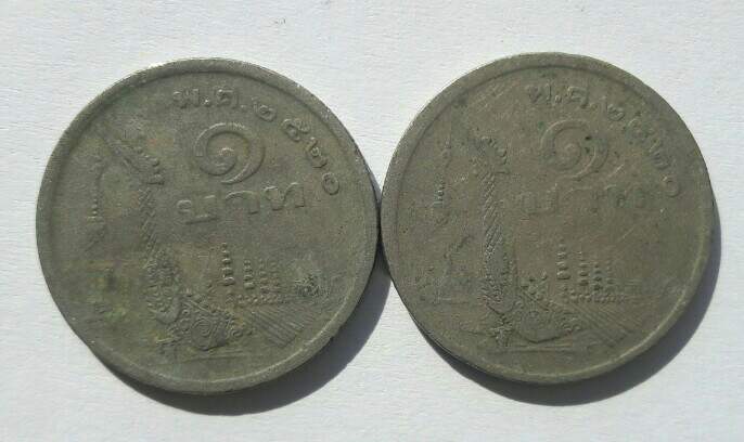 เหรียญหนึ่งบาท ในหลวงรัชกาลที่ 9 หลังเรือสุพรรณหงส์ ปี 2520 มา 2 เหรียญ เคาะเดียว(10)   