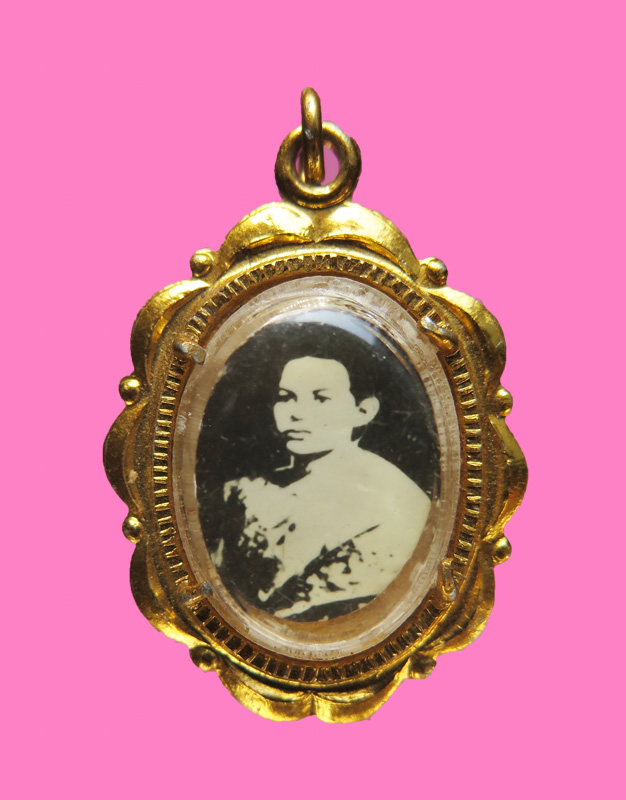 ล็อคเก็ต รูปถ่าย พระนางเรือล่ม