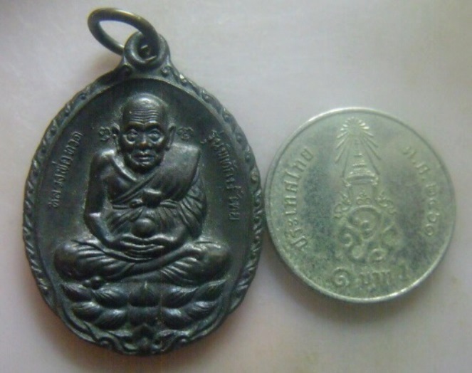 **เบา​ๆ​**เหรียญหลวงปู่ทวด รุ่นพิทักษ์ไทย อนุสรณ์ทอดกฐิน วัดพุทธอุทยาน จ.ขอนแก่น ปี ๒๕๔๖**สวยๆ