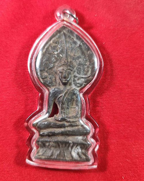 พระกรุดงสะคูห์ อำเภอกุดจับ จังหวัดอุดรธานี พิมพ์ปรกโพธิ์ เนื้อชินเงิน