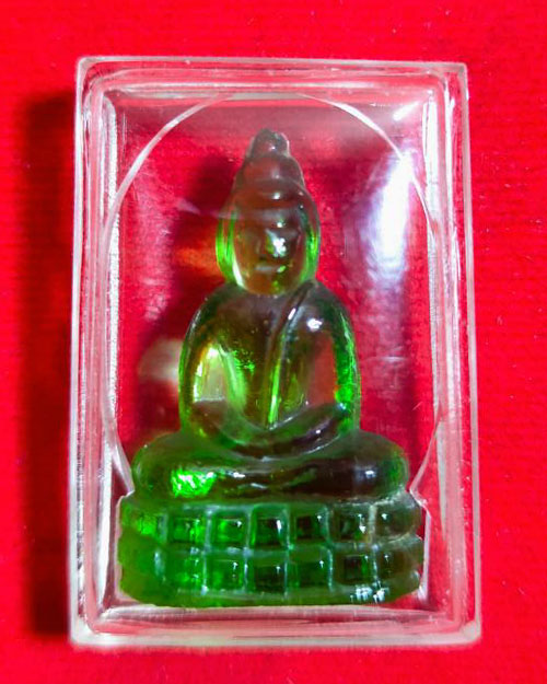 พระแก้วมรกต หลวงพ่อเจียง วัดเจริญสุขาราม จ.สมุทรสงคราม เนื้อแก้วสีเขียว