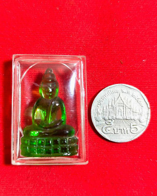 พระแก้วมรกต หลวงพ่อเจียง วัดเจริญสุขาราม จ.สมุทรสงคราม เนื้อแก้วสีเขียว