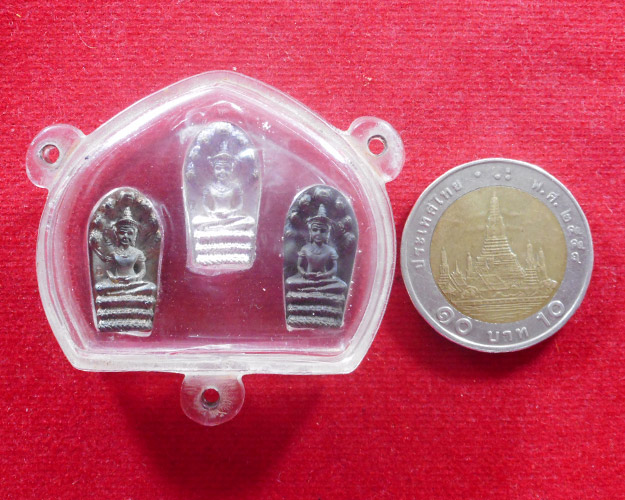 พระปรกรุ่นแรกหลวงปู่บุญจันทร์ กมโล ปี. 2536 วัดป่าไชยวานสันติกาวาส จังหวัดอุดรธานี