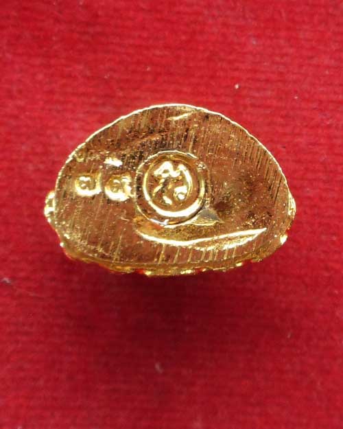 พระกริ่งรุ่นแรกหลวงปู่เพียร วิริโย วัดป่าหนองกอง จังหวัดอุดรธานี เนื้อกะไหล่ทอง