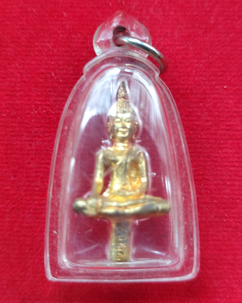 พระยอดธงรุ่นแรก  หลวงปู่ดิรันต์ ถามวโร วัดท่าสะอาด อ.เซกา จ.บึงกาฬ เนื้อทองทิพย์