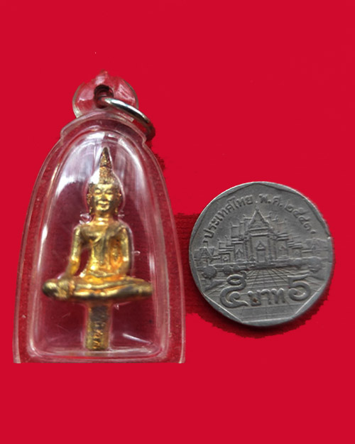 พระยอดธงรุ่นแรก  หลวงปู่ดิรันต์ ถามวโร วัดท่าสะอาด อ.เซกา จ.บึงกาฬ เนื้อทองทิพย์