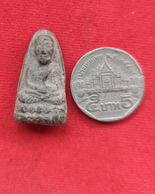 หลวงพ่อทวด พิมพ์พระรอด เนื้อโลหะ ไม่ทราบวัด