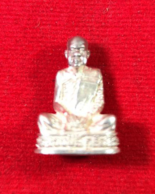 รูปหล่อหลวงปู่ลี วัดภูผาแดง รุ่นเมตตา เนื้อเงิน ยุคแรก