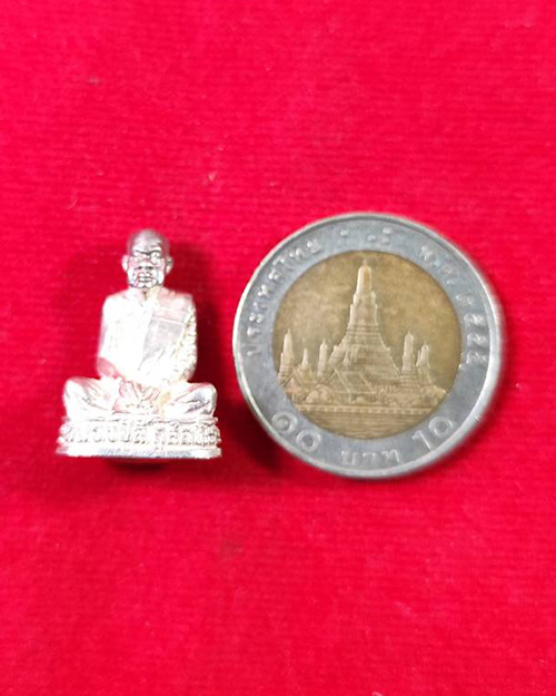 รูปหล่อหลวงปู่ลี วัดภูผาแดง รุ่นเมตตา เนื้อเงิน ยุคแรก