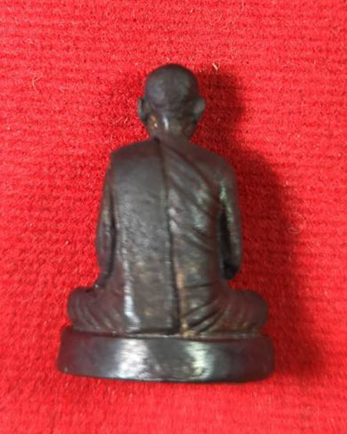 รูปหล่อรุ่นแรก หลวงปู่ผาง ปริปุณฺโณ เนื้อทองแดง วัดดงเย็น จังหวัดอุดรธานีพร้อมกล่องเดิม