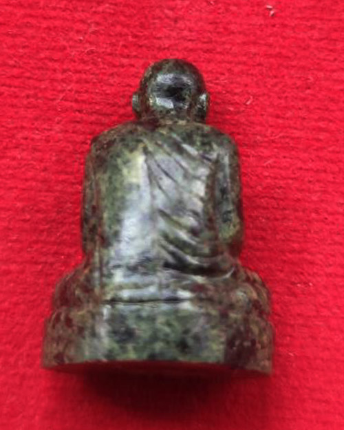 รูปหล่อเนื้อหินแม่น้ำโขง หลวงปู่ลี วัดภุผาแดง จังหวัดอุดรธานี